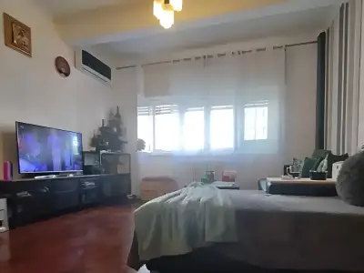 Vanzare apartament Sector 1 Bucuresti dormitor cu televizor